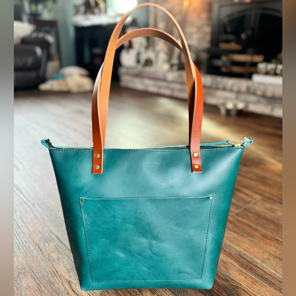 PLG Medium Zip Caribbean Tote